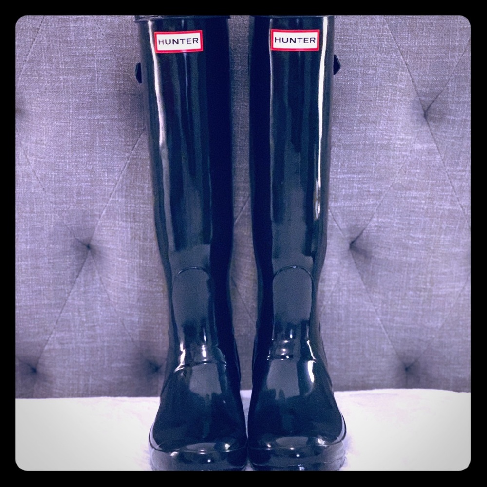 Hunter rain boots. Tall wide calf Gloss Black.